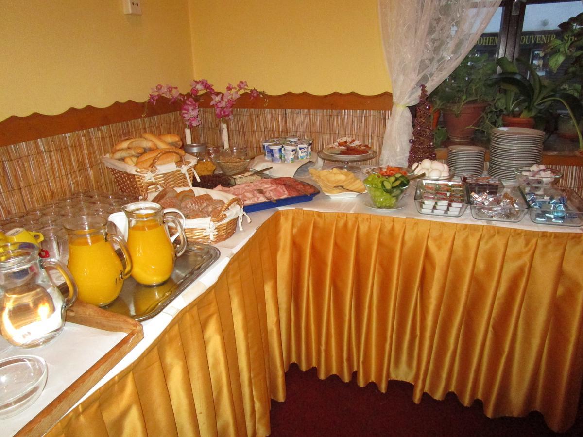 Hotel Koruna Karlštejn Esterno foto